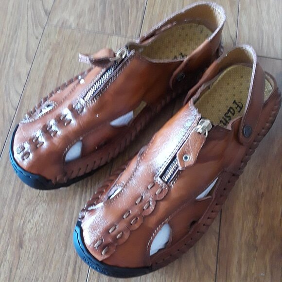 NEW Sandals